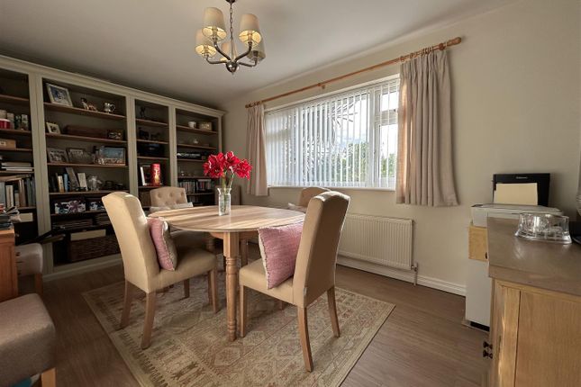 9, Stuart Way, Bridport photo 4
