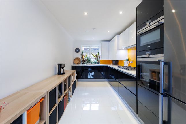 Flat for sale in Hays Court, 133 Rotherhithe Street, London