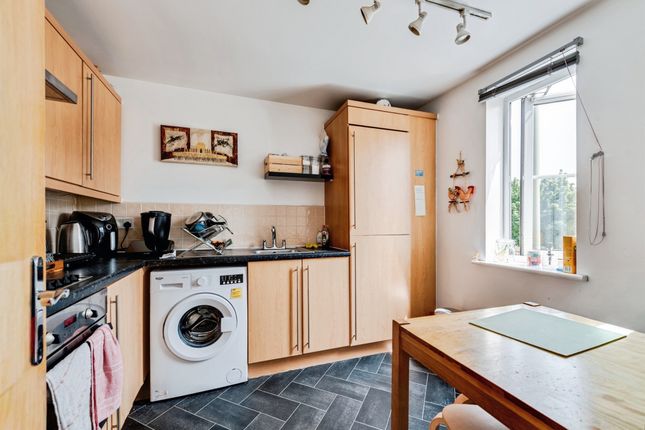 Flat 9, Threshers Court, 1, Beech Lane, Carterton photo 4