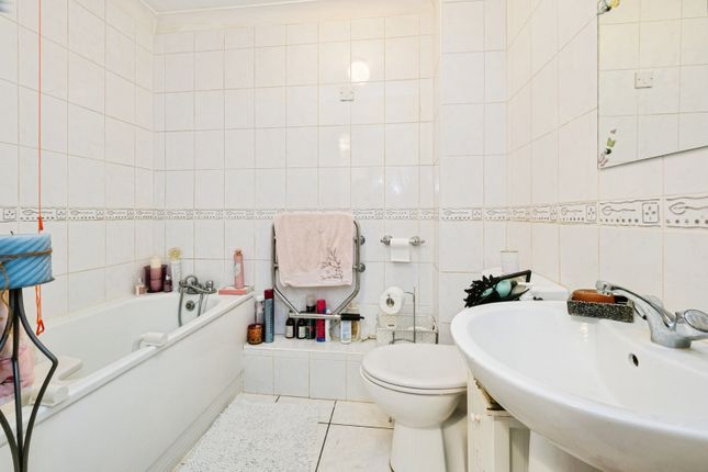 45, Cromwell Lodge, Barking photo 4