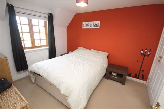 107, Ulysses Road, Swindon photo 4