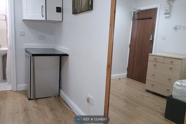 Stourbridge Road, Room, Dudley photo 4