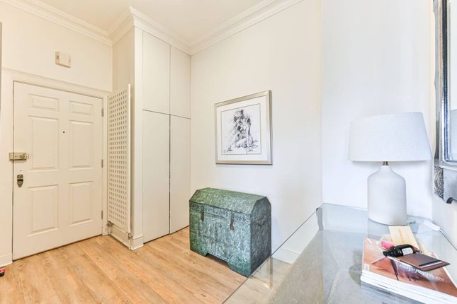 Flat to rent in Grosvenor Gardens, Belgravia, London