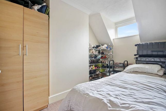 Town house for sale in Cuthbert Gardens, London