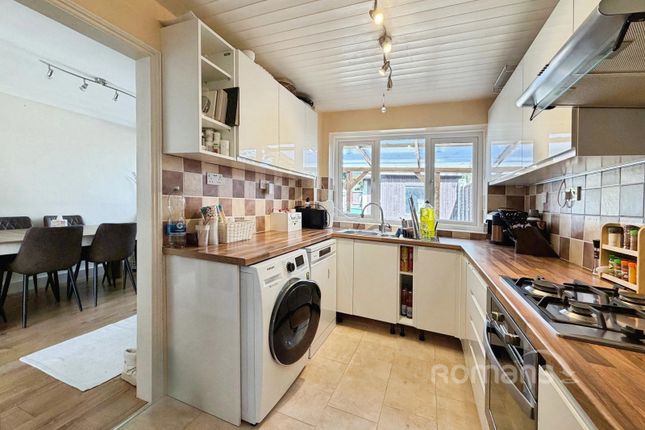 7, Caswell Close, Hampshire photo 3
