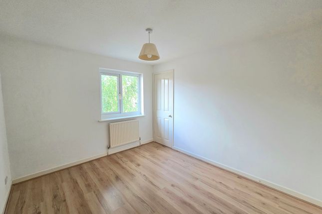 24 Caer Newydd, Bridgend photo 4
