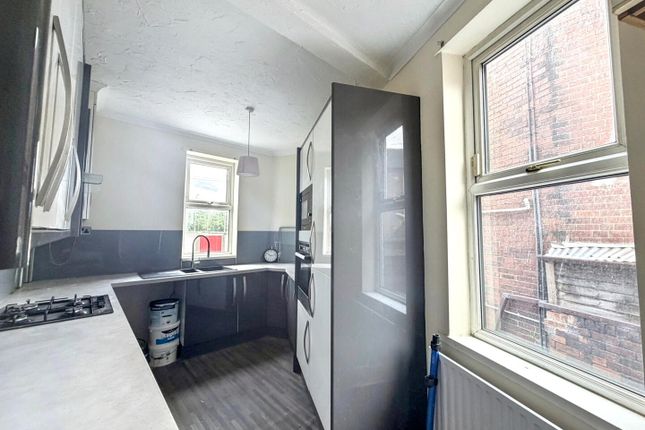 393, Denby Dale Road East, Wakefield photo 4