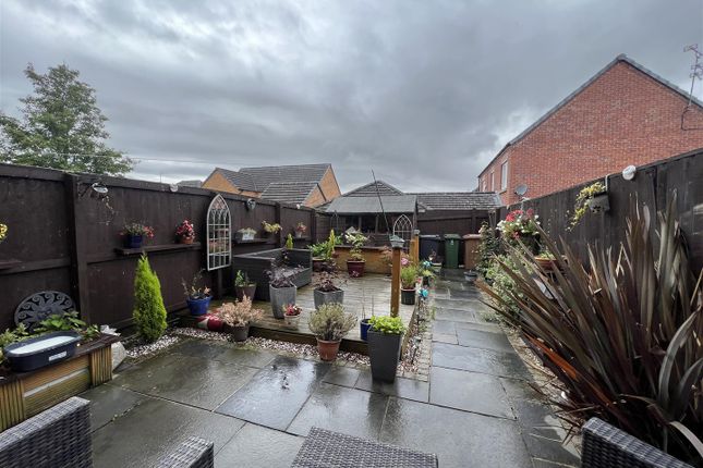 Town house for sale in Newbold Close, Dukinfield