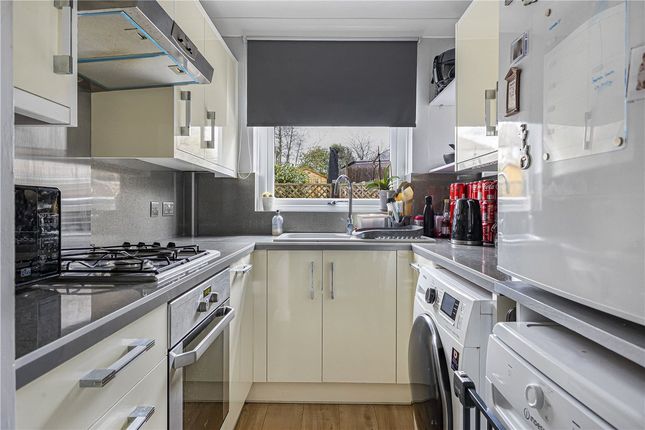 2, Barnesdale Crescent, Kent photo 3