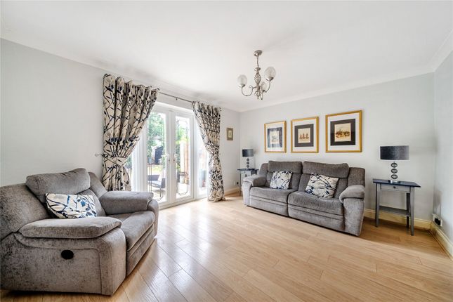 1, Foxbury Close, Bromley photo 2