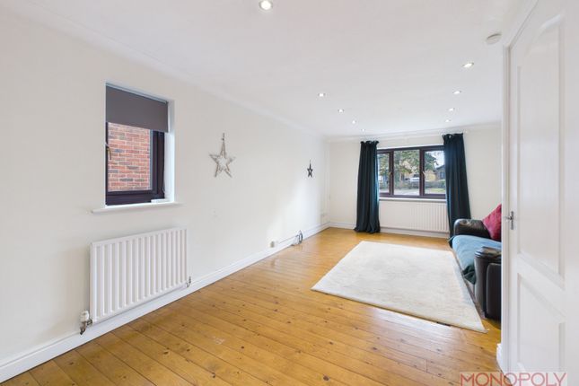 7 Kings Oak Court, Wrexham photo 2