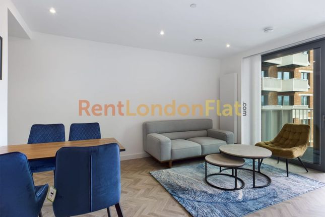 Thumbnail Flat to rent in Gillender Street, London