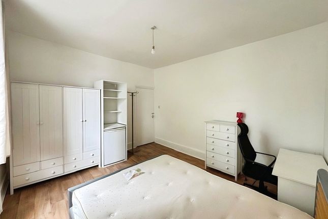 Room 3 (Second Floor), 15, Moorland Road, London photo 2