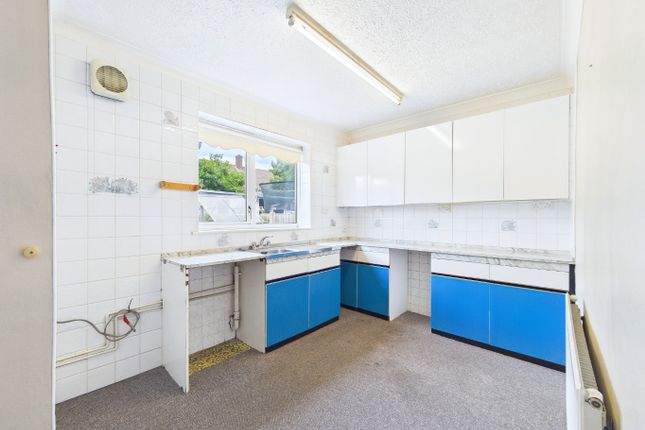 247 Daiglen Drive, South Ockendon, Essex photo 3