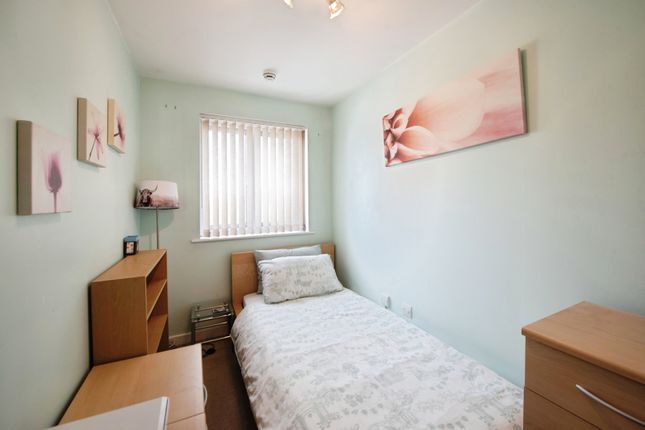 Flat 147 The Round House,, Gunwharf Quays, Hampshire photo 4