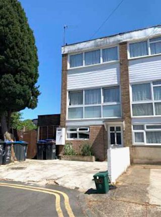 Thumbnail Studio to rent in The Croft, Wembley, Greater London