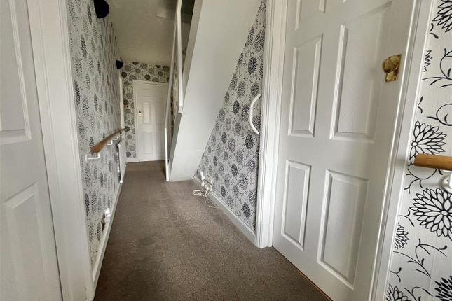 27, Canterbury Road, Holland-On-Sea photo 4