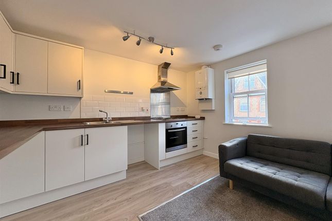 Flat 4, Oak Court, Taunton photo 4