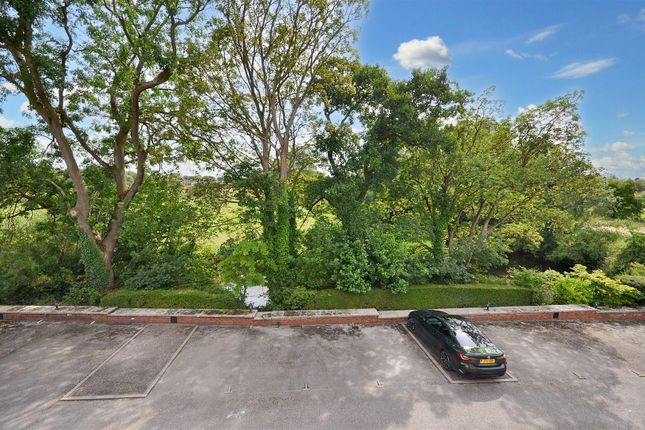 10, Trent Court, Stone photo 3