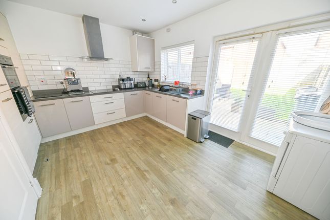 17, Nevinson Way, Waterlooville photo 3