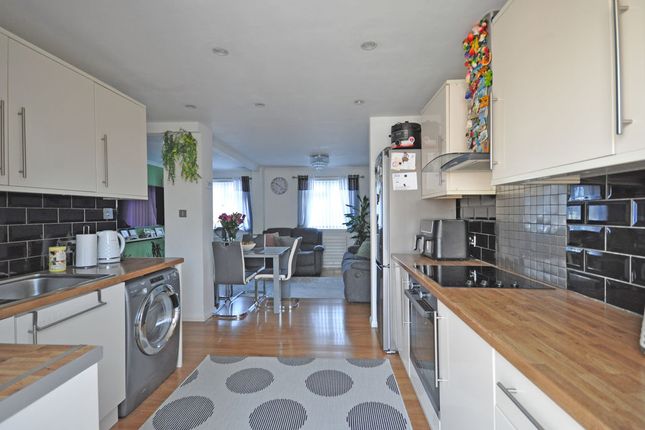 44, Maesglas Avenue, Newport photo 4