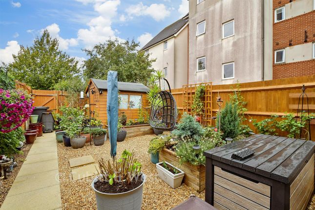 23, Olliver Acre, Littlehampton photo 3