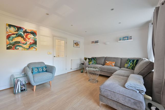 Eastbury Road, Bushey photo 4