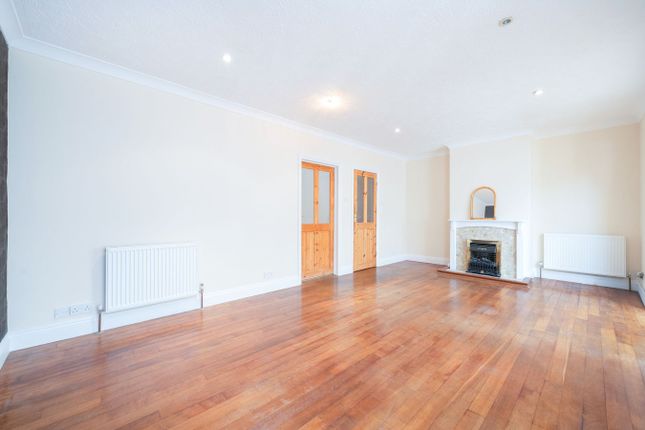 6, Westway, Beaconsfield photo 4