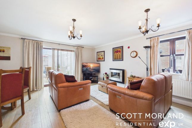 5, Penbere Close, Tadley photo 3