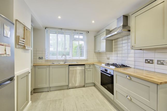 Thumbnail Flat to rent in Searles Close, London