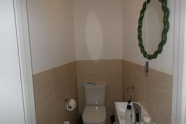 3, The Close, Willerby, Hull photo 3