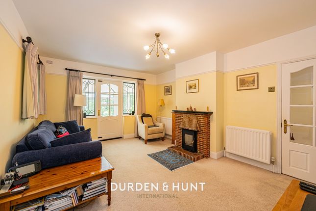 52 Spring Grove, Loughton photo 4