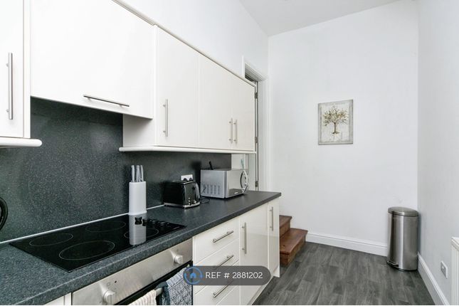 Flat, Carmen Sylva Rd, Llandudno photo 4