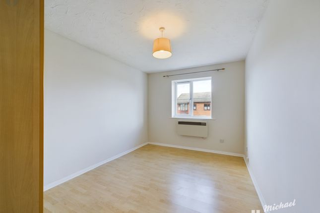 Flat for sale in Poets Chase, Aylesbury