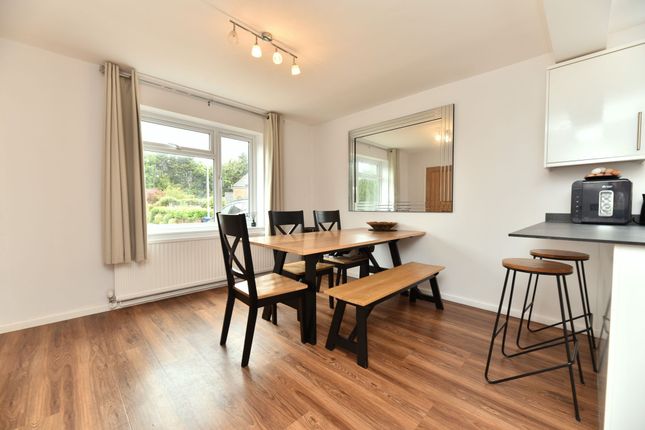 3 Pond Close, Huntingdon photo 4