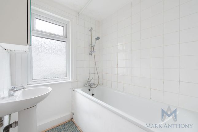 Flat for sale in Palace Road, London