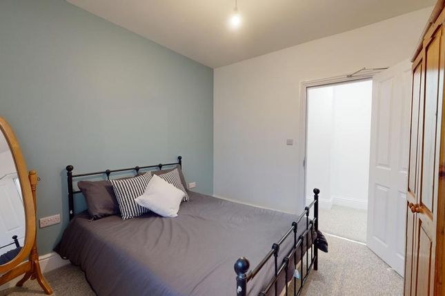 A Spacious And Clean Double Bedroom With Stylish d...