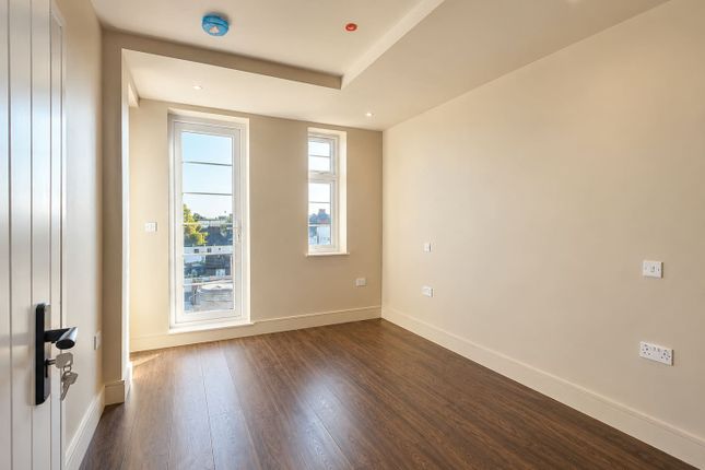 Flat 15, Perry Mansions , Catford Hill  photo 3