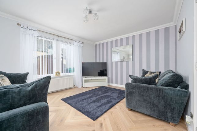 5 Craigflower Gardens, Dunfermline photo 3