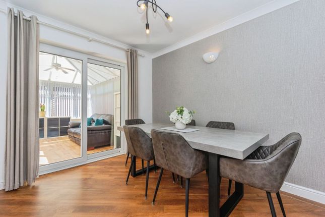 30, Redwood Drive, Manchester photo 4