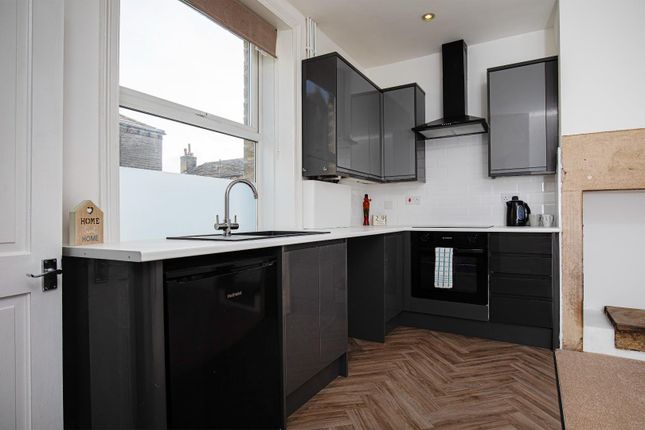 23, Thorncliffe Street, Huddersfield photo 3
