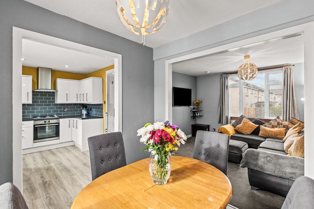 20, Castle Avenue, Carronshore photo 4