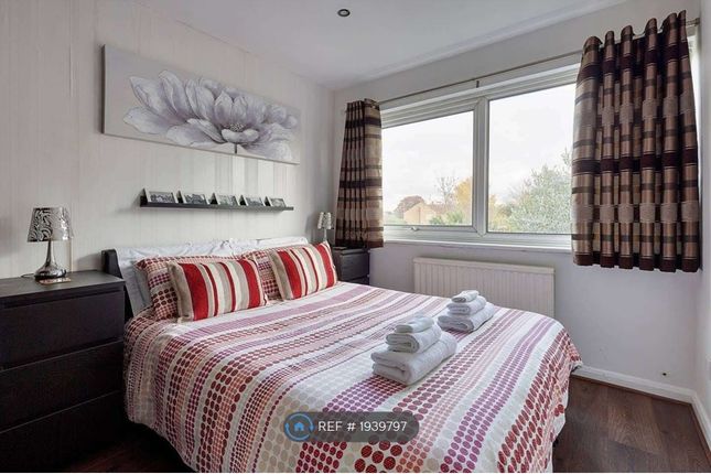 B Vale Road, Windsor photo 4