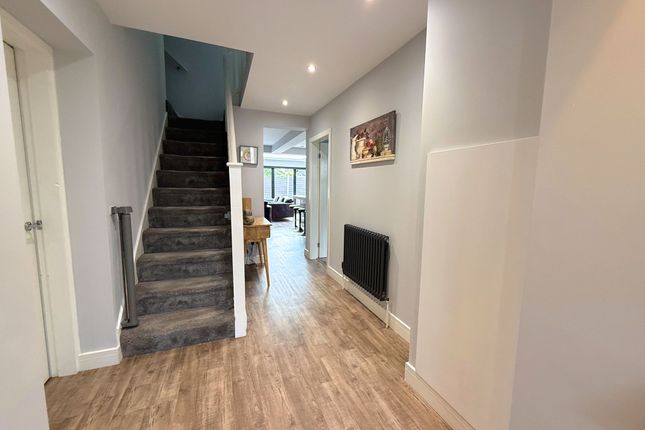 2a Ravenstone Drive, Sale photo 2