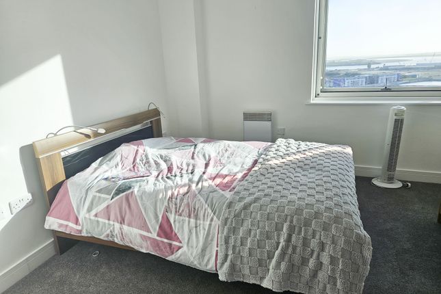 Apartment 86 Marina Point East, Dock Head Road, Chatham photo 5