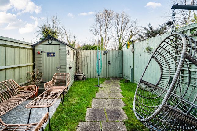 29, Gaskell Close, Alton photo 4