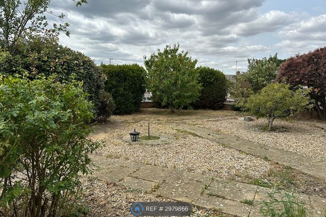 Beacon Park Crescent, Poole photo 5