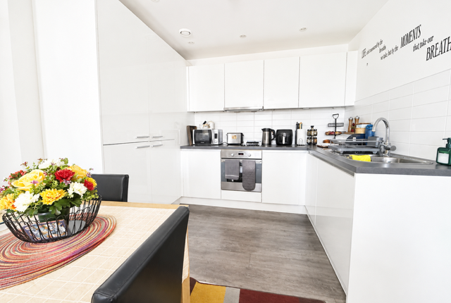 Queensway, Redhill RH1 photo 2