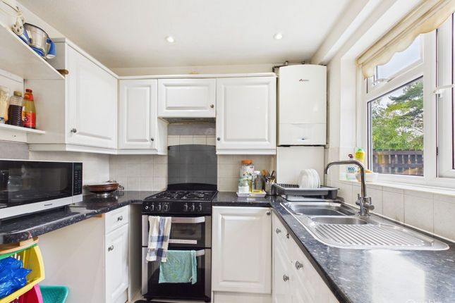 32 Charlwood, Croydon photo 4