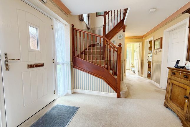 3,, Briar Close, Wrexham photo 2